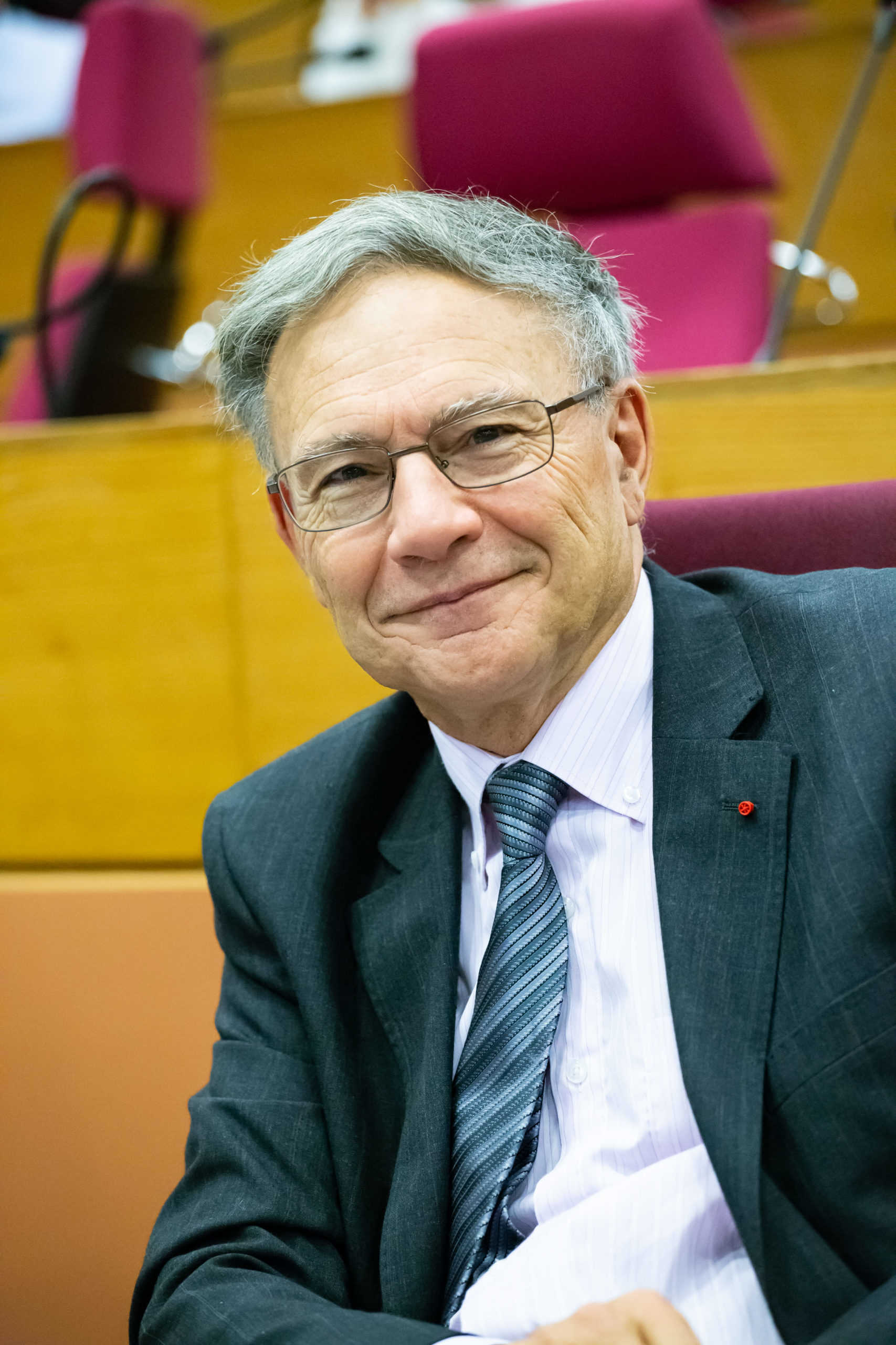 Le vice-président Jean-Michel Richard dans l'hémicycle du Ceser